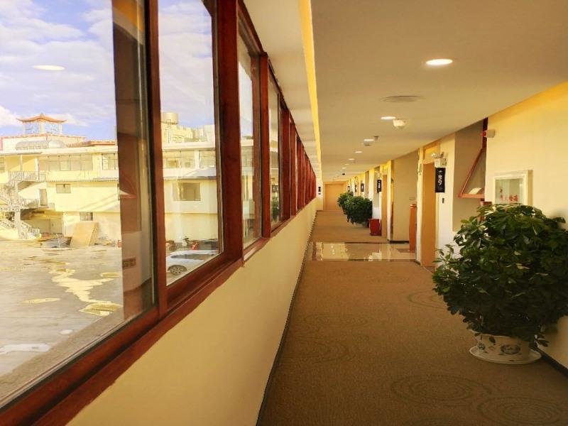 Шангри-Ла: GreenTree Inn Shangri-La City Bus Station