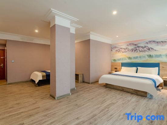 Синьсян: Shell Xinxiang Weibin District Railway Station Department Store  Hotel