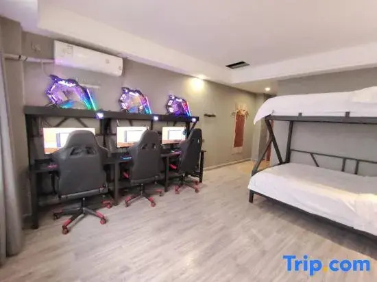 Синьсян: Shell Xinxiang Weibin District Railway Station Department Store  Hotel