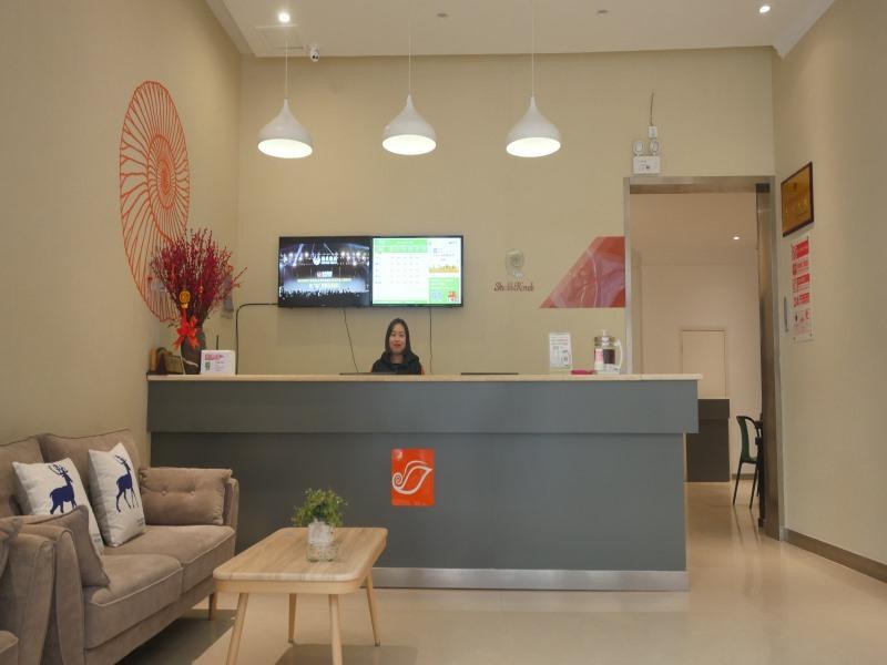 Синьсян: Shell Xinxiang Weibin District Railway Station Department Store  Hotel