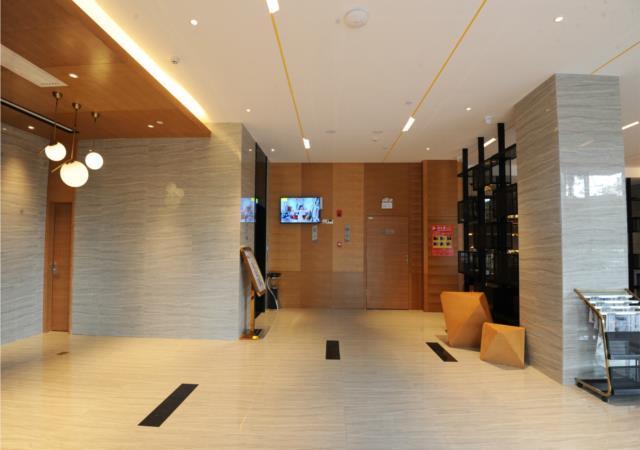 Наньнин: Borrman Hotel Guangxi University Metro Station