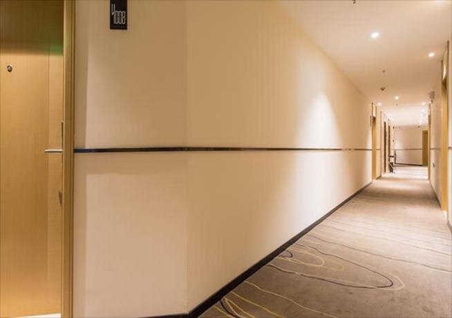 Циньчжоу: City Comfort Inn Qinzhou Port District Central Square