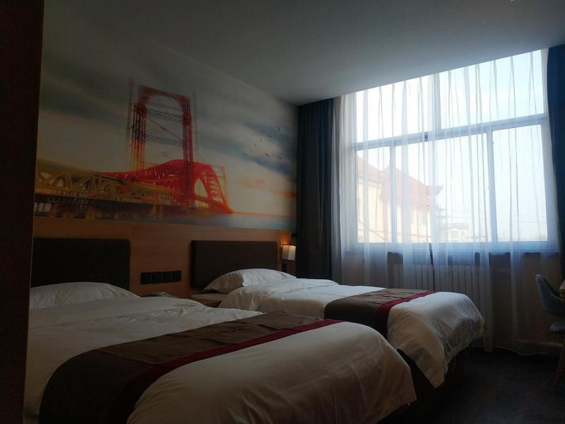 Жичжао: Thank Inn Plus Hotel Chengyang South Road  Hospital of Chinese Traditional Medicine