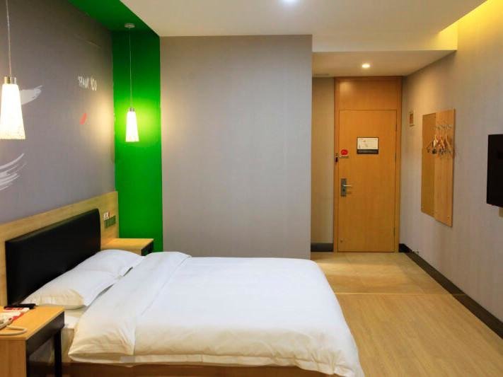 Лоян: Jun Hotel Henan Luoyang Longmen Shiku Baolong City Square