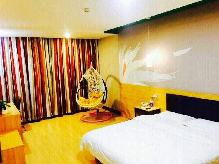 Лоян: Jun Hotel Henan Luoyang Longmen Shiku Baolong City Square