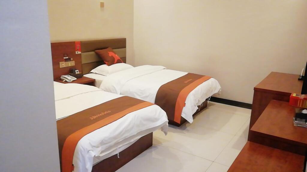 Люян: Jun Hotel Shanxi Lvliang Xing County Yihei Highway