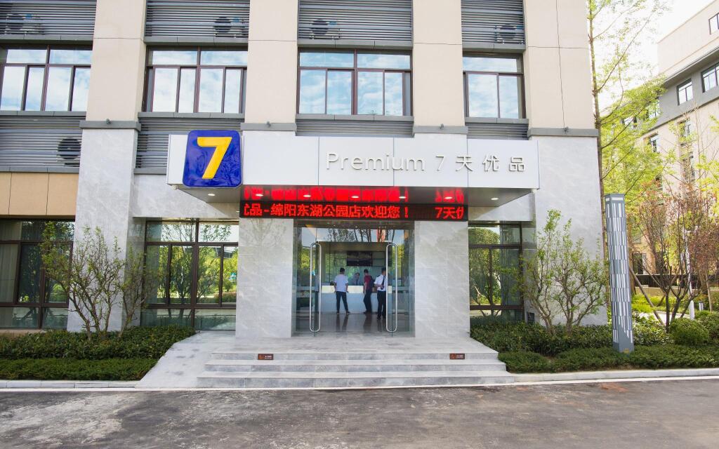 Мяньян: 7 Days Premium Mianyang Donghu Park