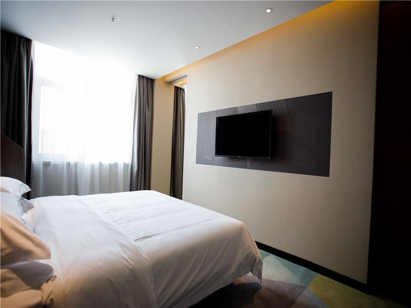 Хулудао: IU Hotels· Xincheng Haibing University Store