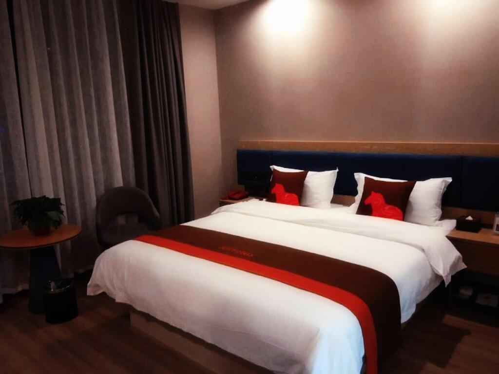 Синин: Jun Hotel Qinghai Xi'ning Chengdong District Xinqianguoji Square