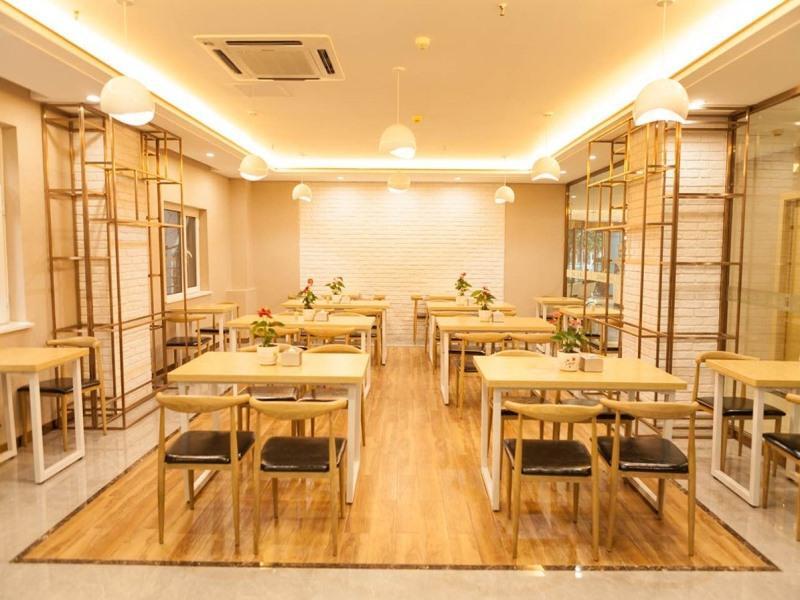 Наньнин: VX Hotel Nanning Wuyi Overpass Polytechnic College