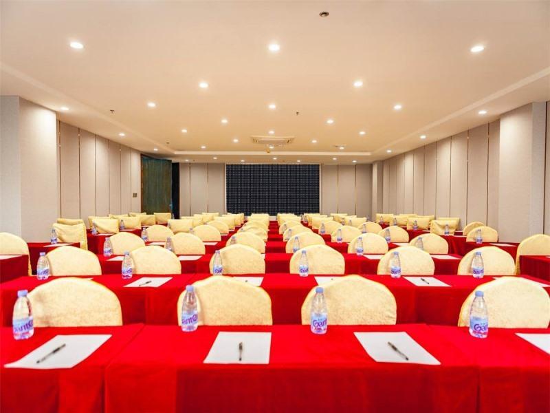 Наньнин: VX Hotel Nanning Wuyi Overpass Polytechnic College