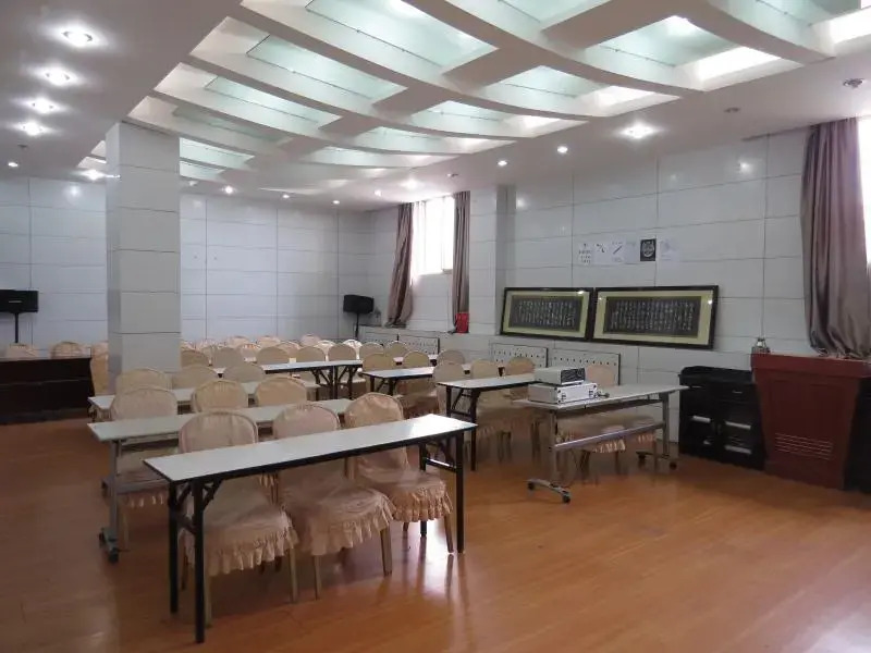 Синин: GreenTree Inn Xining Railway Station