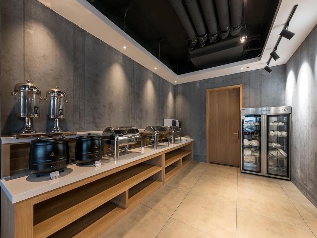 Таншань: James Joyce Coffetel Tangshan Zunhua Film City