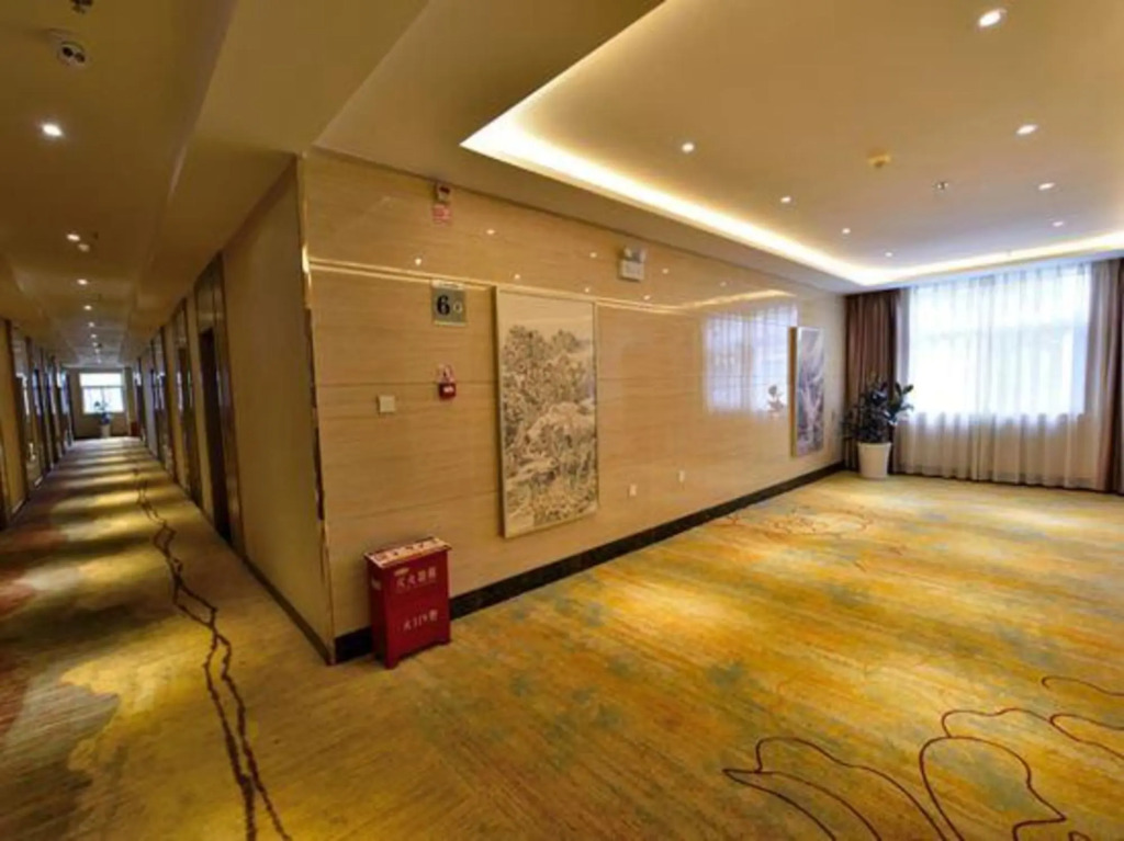 Синъи: Qian Shan Holiday Hotel