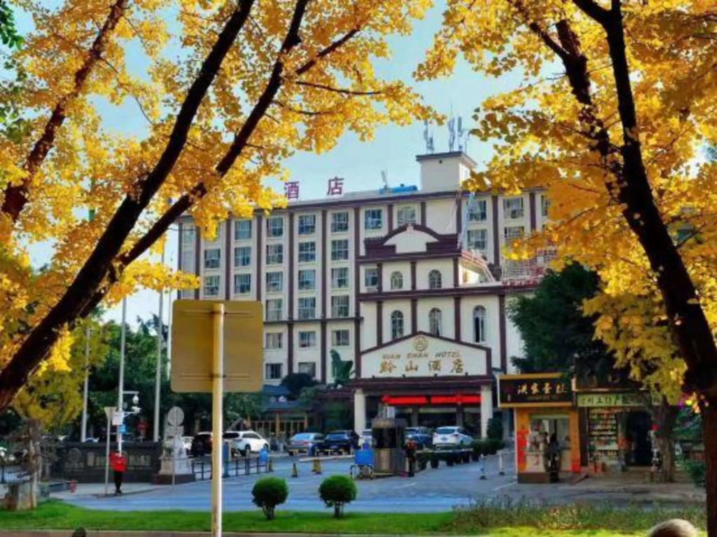 Синъи: Qian Shan Holiday Hotel