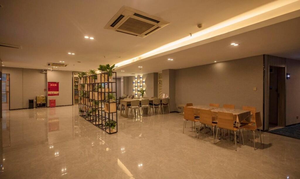 Чунцин: 7 Days Premium Hotel Chongqing Hongqihegou Light Rail Station