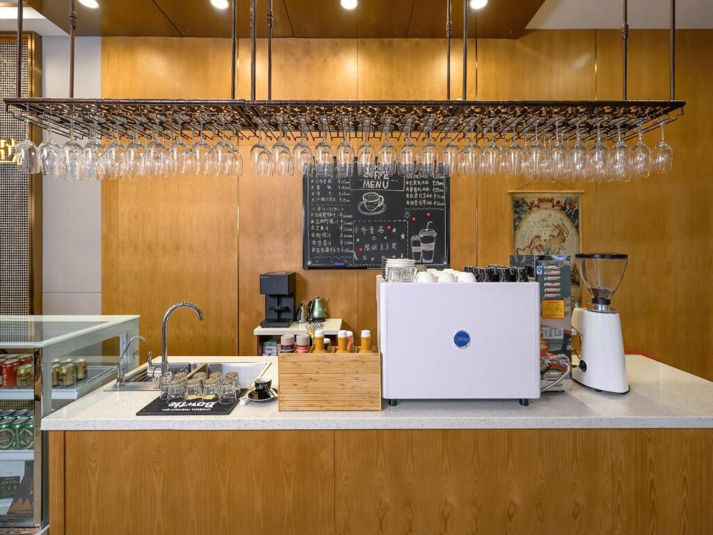 Шэньян: James Joyce Coffetel Shenyang North Railway Station Qishan Road Metro Station