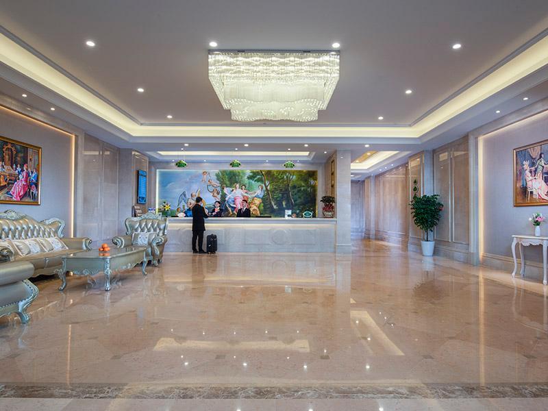 Наньнин: Vienna Hotel Nanning Xiangsi Lake University Town