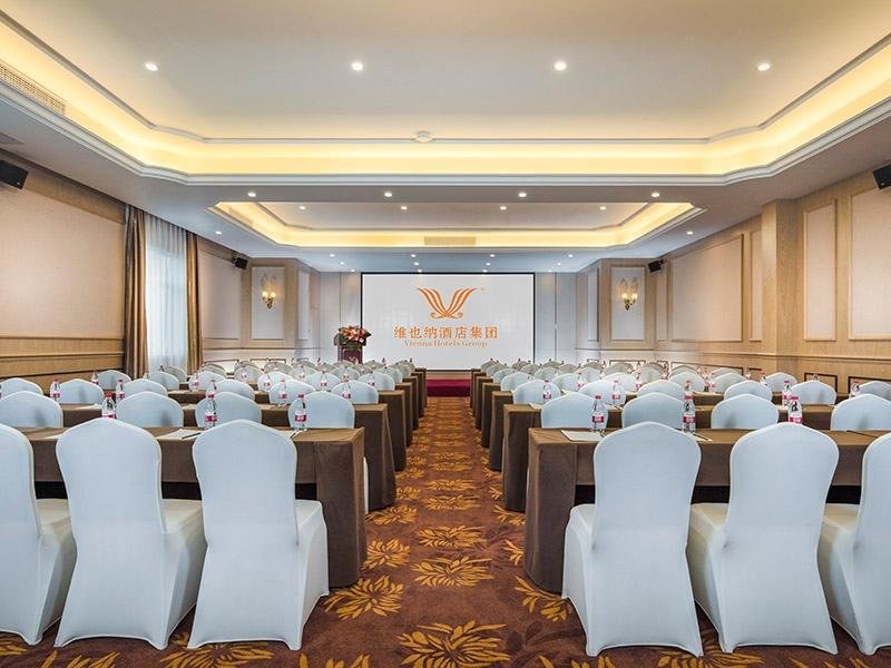 Наньнин: Vienna Hotel Nanning Xiangsi Lake University Town