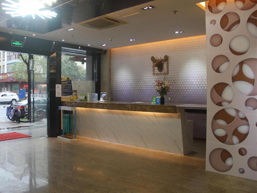 Наньнин: Pai Hotel Nanning Jiangnan Wanda Plaza Shizhulin Metro Station