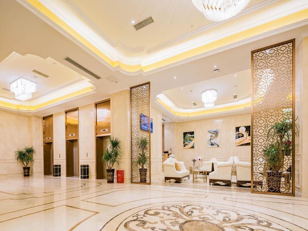 Чэнду: James Joyce Coffetel Chengdu Huayang Convention and Exhibition Center Haichang Polar Aquarium