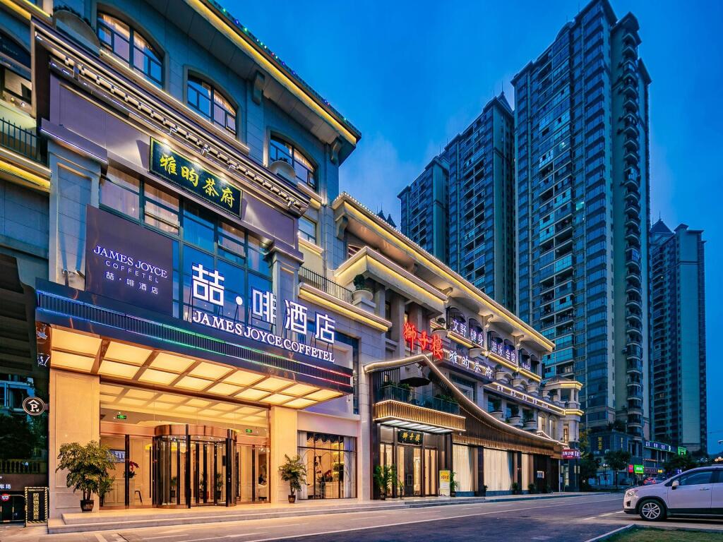 Чэнду: James Joyce Coffetel Chengdu Huayang Convention and Exhibition Center Haichang Polar Aquarium