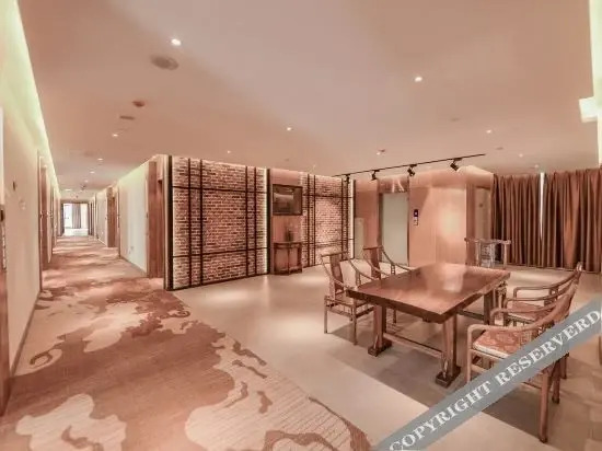 Лоян: James Joyce Coffetel Luoyang Longmen High-speed Railway Station