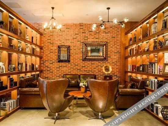 Лоян: James Joyce Coffetel Luoyang Longmen High-speed Railway Station
