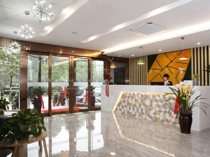 Аньцин: Vatica Hotel Anqing Wuyue Square Bo'ai Hospital