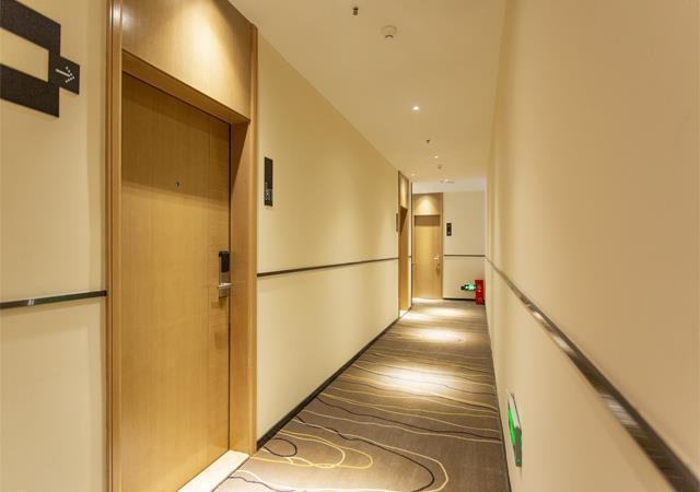 Юнчжоу: City Comfort Inn Yongzhou Xiaoxiang Bridge Xinhua Bookstore
