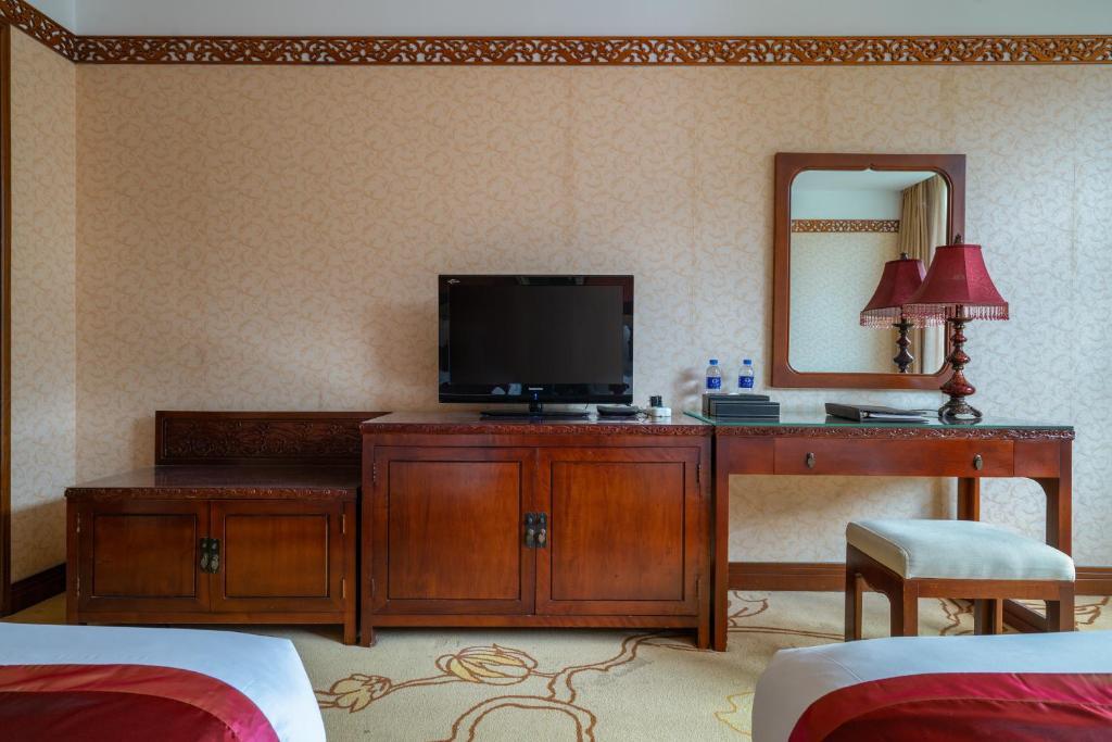 Дали: Floral Hotel Harmonious Dream