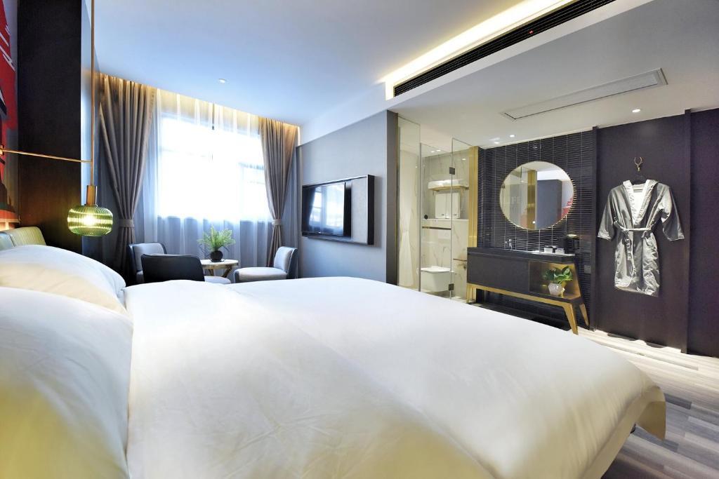 Ичан: Enjoy  Hotel