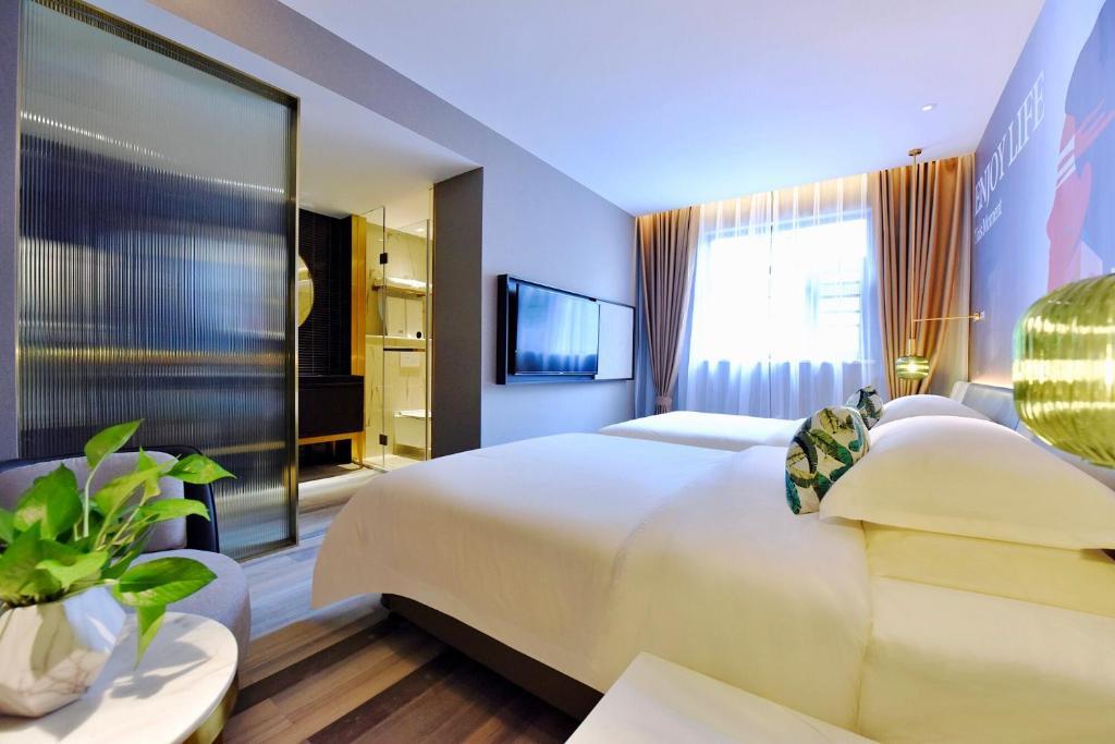 Ичан: Enjoy  Hotel