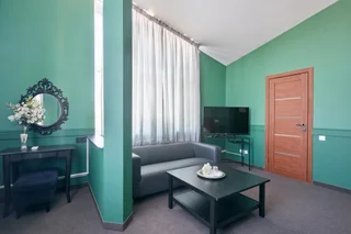 Колпино: Lips Hotel (Липс Хотел) (бывш.Пирамида)