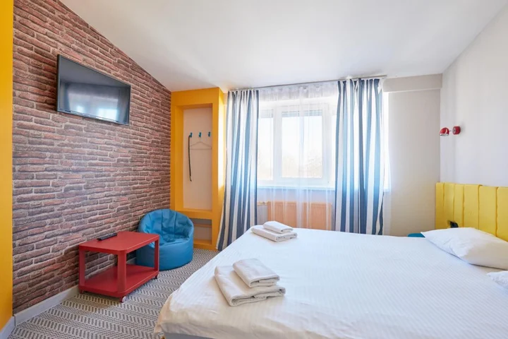 Колпино: Lips Hotel (Липс Хотел) (бывш.Пирамида)
