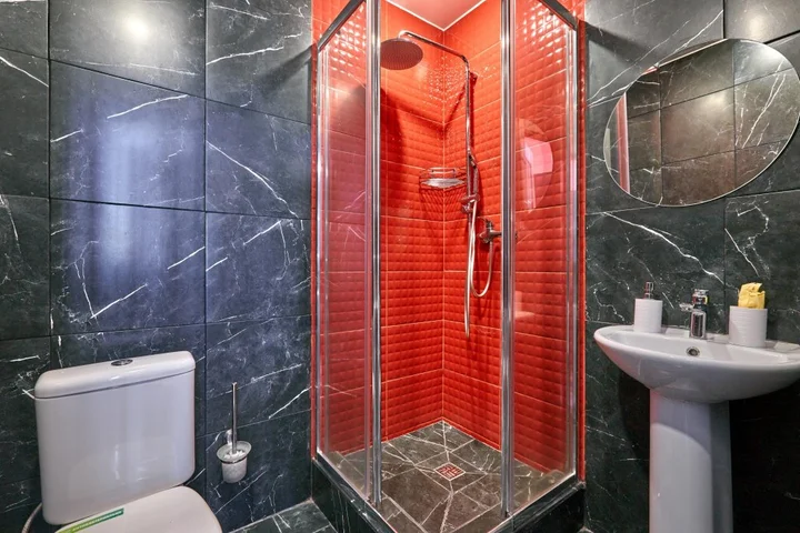 Колпино: Lips Hotel (Липс Хотел) (бывш.Пирамида)