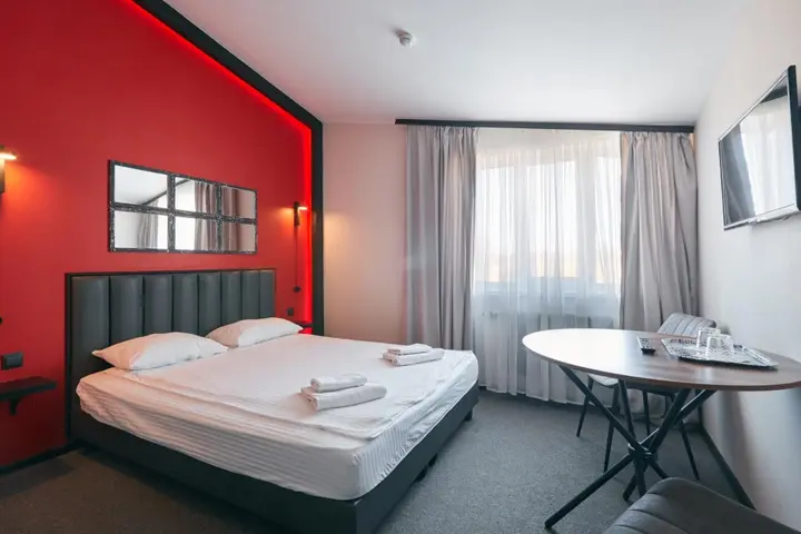 Колпино: Lips Hotel (Липс Хотел) (бывш.Пирамида)