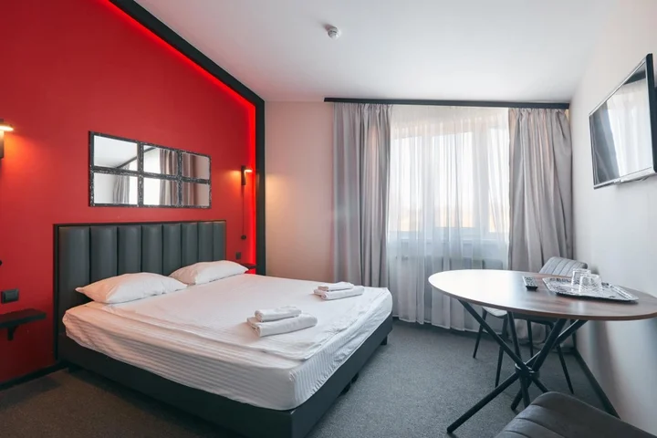 Колпино: Lips Hotel (Липс Хотел) (бывш.Пирамида)