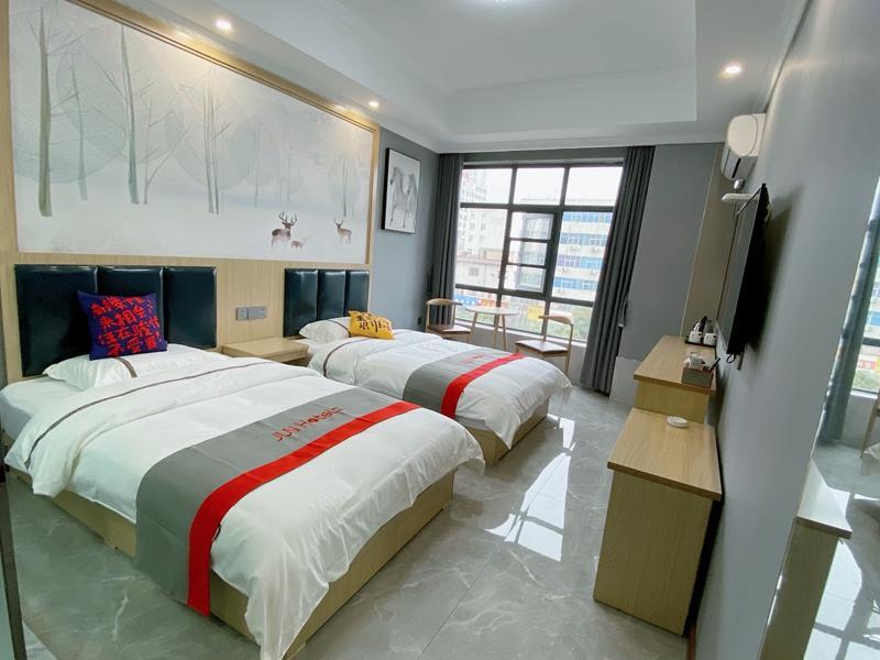 Лоян: Jun Hotel Henan Luoyang Yichuan County Dukang Avenue Dazhang Supermarket