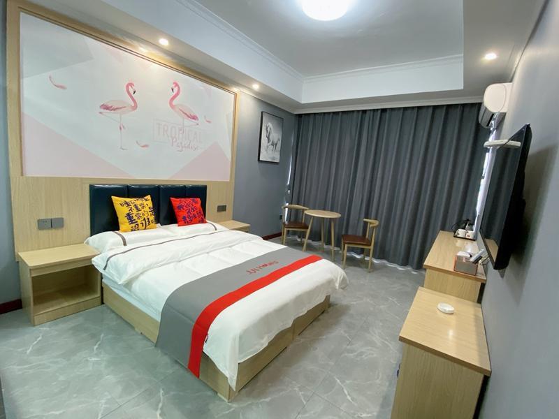 Лоян: Jun Hotel Henan Luoyang Yichuan County Dukang Avenue Dazhang Supermarket