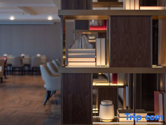Наньнин: Echeng Hotel Nanning Railway Station Huqiu Building