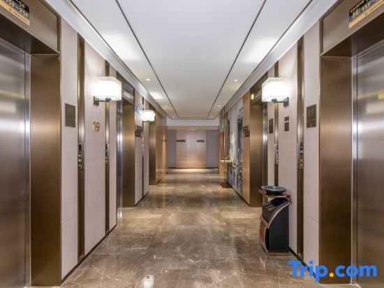 Наньнин: Echeng Hotel Nanning Railway Station Huqiu Building
