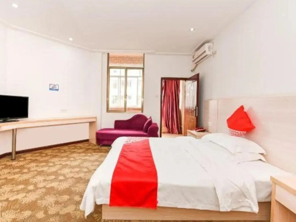 Циньчжоу: Oyo Yinhejiari Hotel