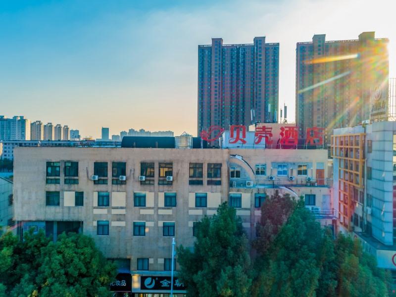 Чжэньцзян: Shell Hotel Zhenjiang Danyang Baibaiban People Square