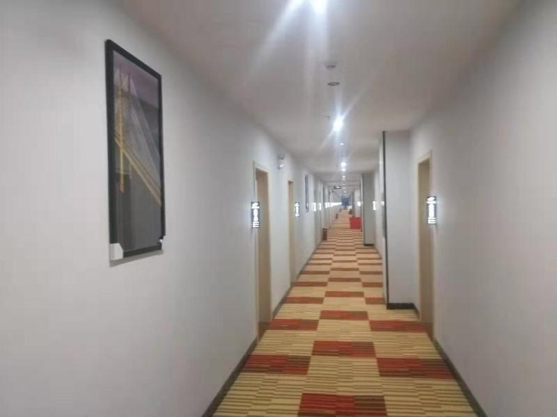 Циньчжоу: Shell Hotel Qinzhou Yangzhou Street Baishihu Park Wuyue Square