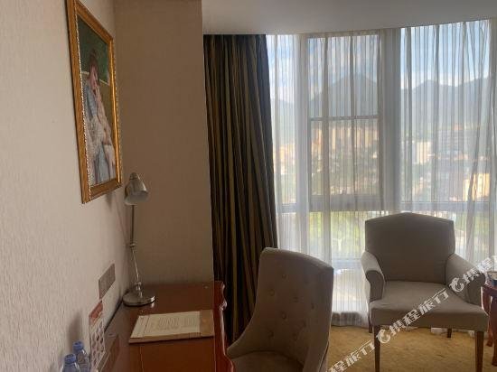 Цюаньчжоу: Vienna Hotel Fujian Quanzhou Anxi County Baolong Square