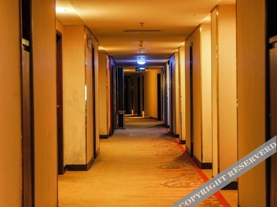Хейан: Riverside Golden Hotel