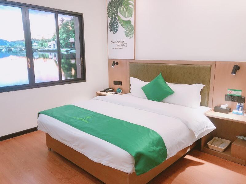 Neijiang: GreenTree Inn Express Neijiang Zizhong County China Railway City Center