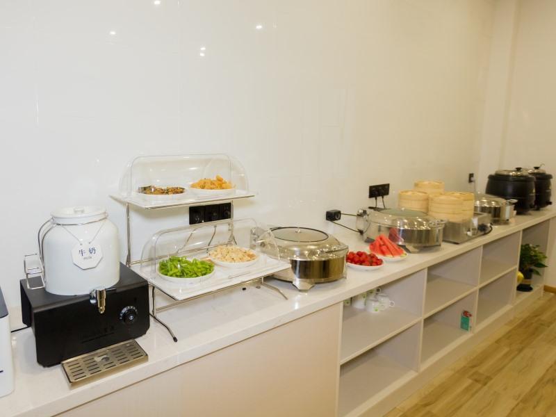 Чжэнчжоу: GreenTree Inn Express Henan Xinyang Huaibin County