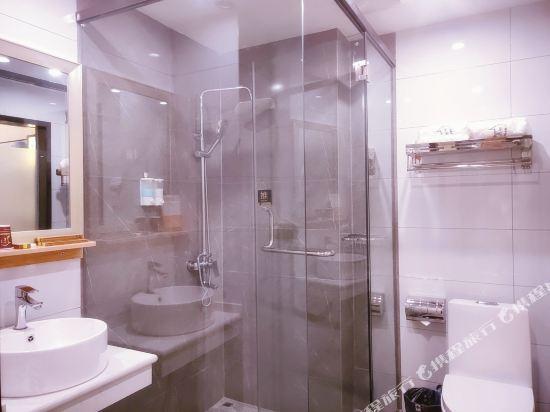 Синъи: Borrman Hotel Xingyi Sports Center